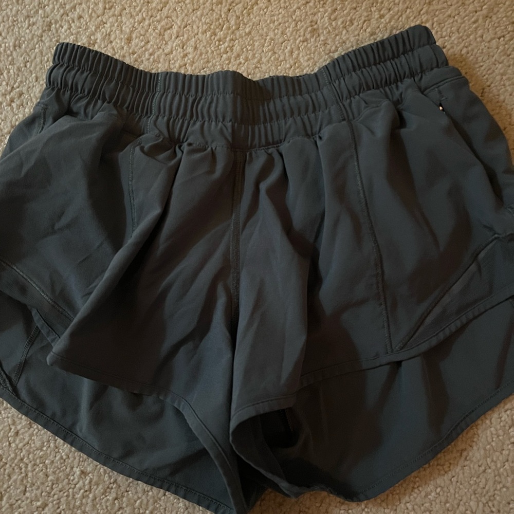 Lululemon Hotty Hot Low-Rise Lined Short 2.5”